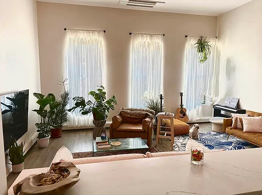 Rented by Standard Living Realty Inc | media 19