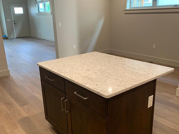 Kitchen Island with Quartz Countertops