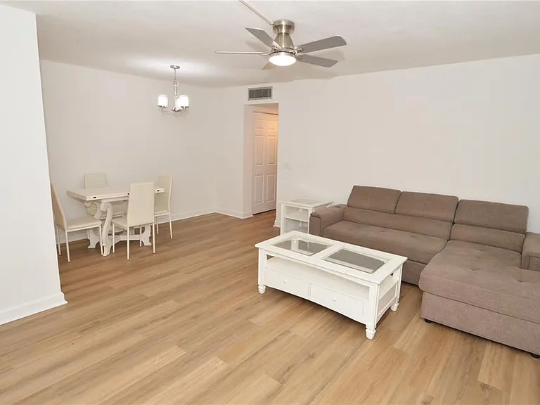 4700 Cove Cir #107 — Photo 10