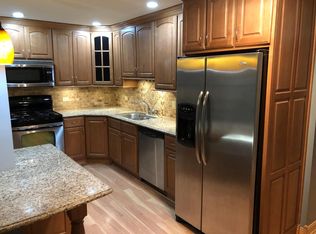 6045 W 103rd St, Chicago Ridge, IL 60415