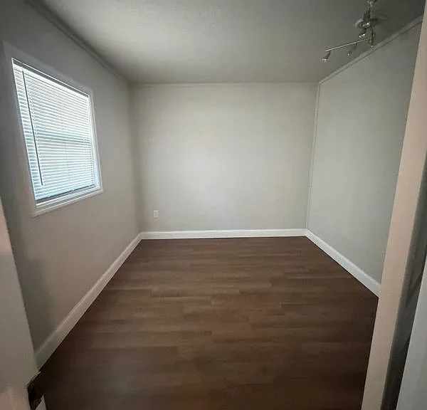 37802 Whitehouse Ave — Photo 7