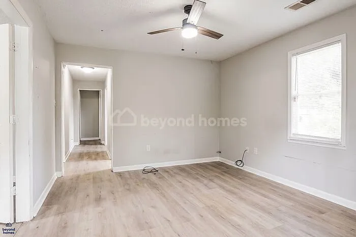 3 bed, 2.0 bath, 1152 sqft, $1,095 — Photo 2