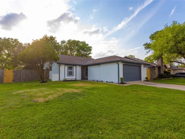 10030 Tahoka Ln, Sugar Land, TX 77498