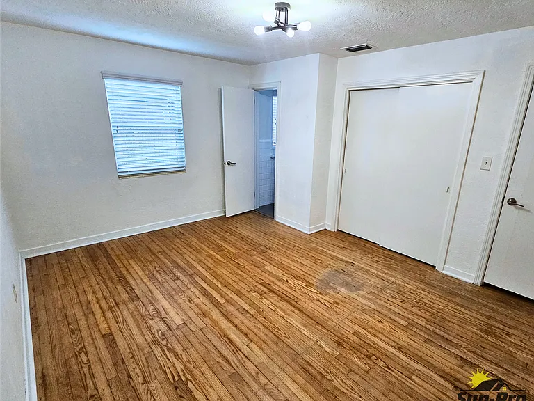 475 Riverside Dr — Photo 20