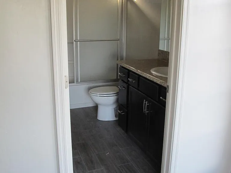 2524 E Lind Rd — Photo 18
