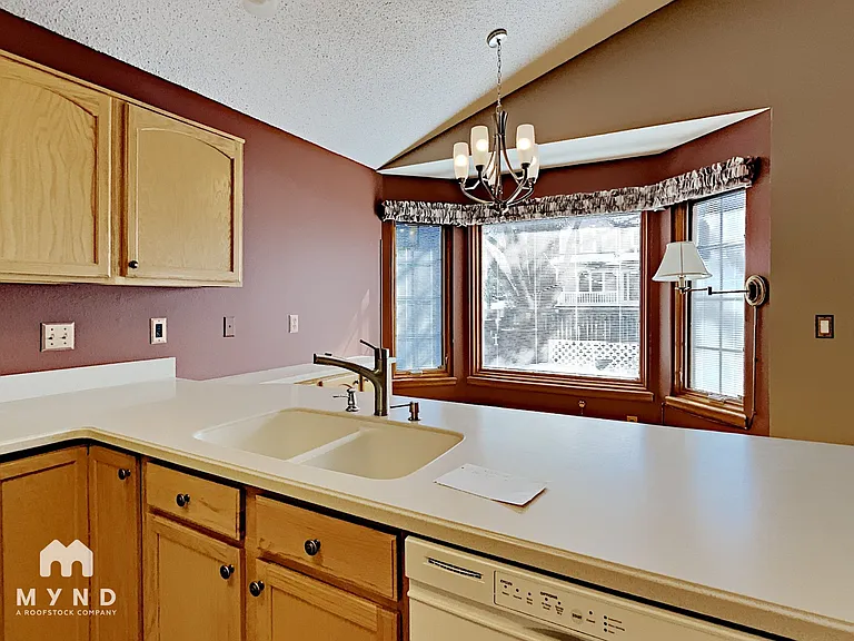 2402 S Gray Dr — Photo 10