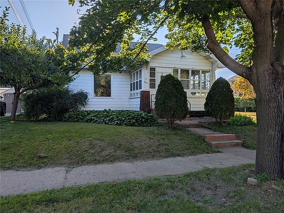 2nd image of 1011 6th Avenue