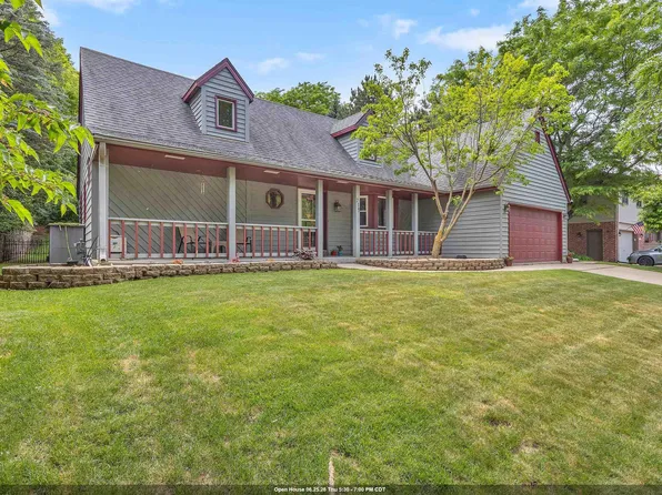715 Hawthorn Dr, West Bend, WI 53095