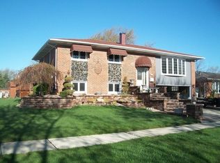 15424 Pine Dr, Oak Forest, IL
