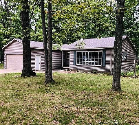 2nd image of 1014 Robinhood Ln
