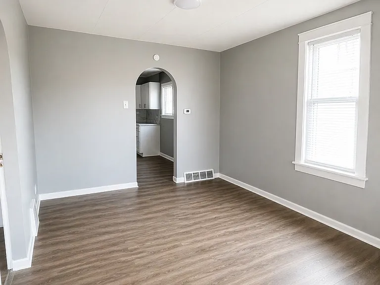1117 E 9th St #2 — Photo 6