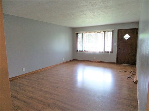 3rd image of 5204 Wellington Ct