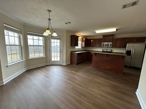 3rd image of 122 Grandview Dr