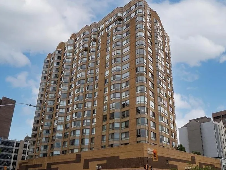 75 Riverside Dr E #406 — Photo 1