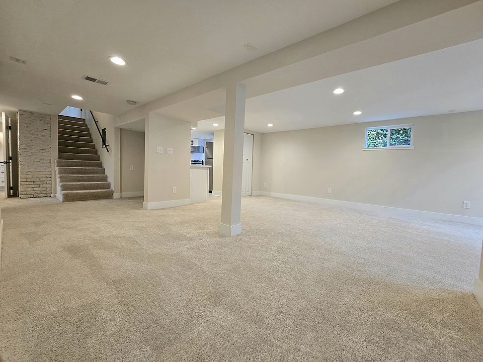 Open space to living room and kitchen