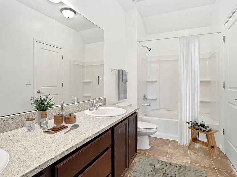 Townhome shared En Suite