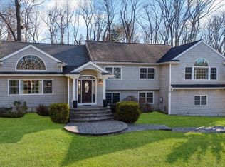 466 Wolf Hill Rd, Dix Hills, NY 11746