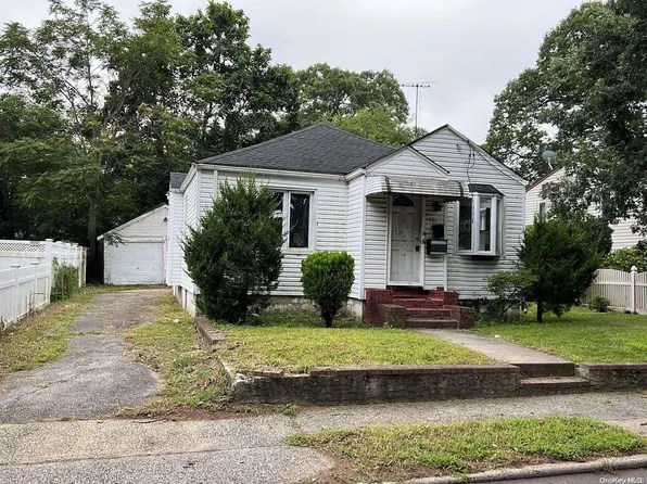 431 Cornell Avenue, Rockville Centre, NY 11570