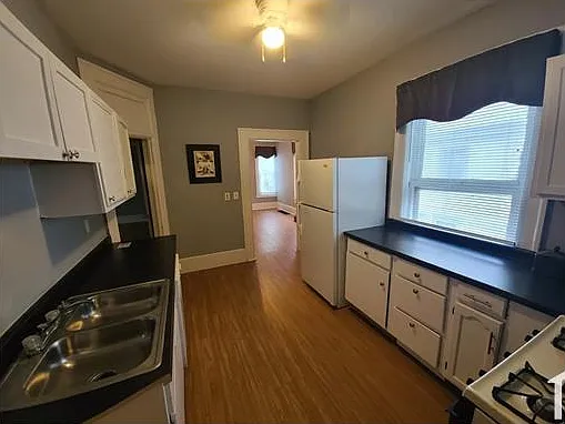 3 bed, 1000 sqft, $1,850 — Photo 2
