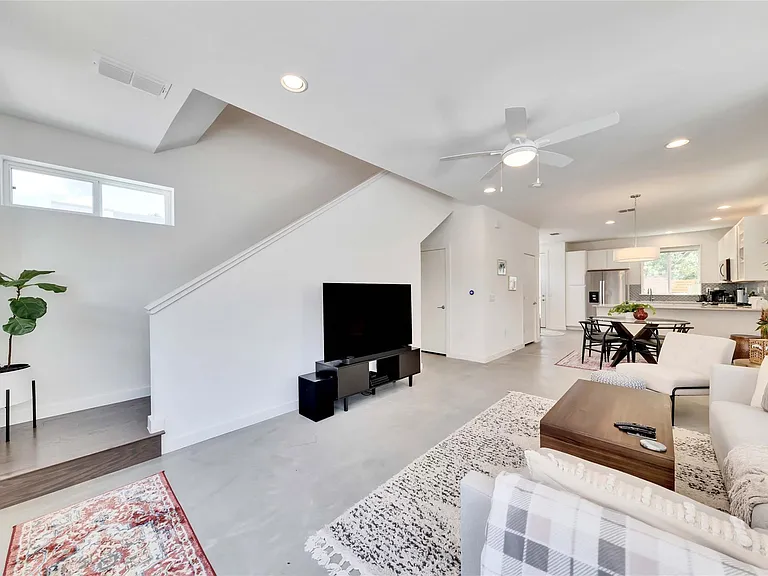 814 N Bluff Dr #82 — Photo 6