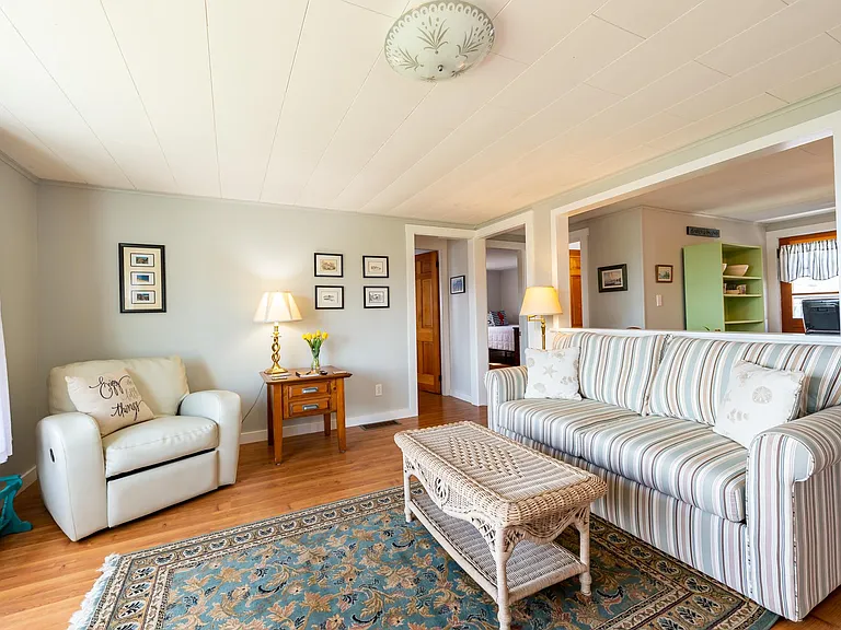 21 Cedar Beach Rd — Photo 4