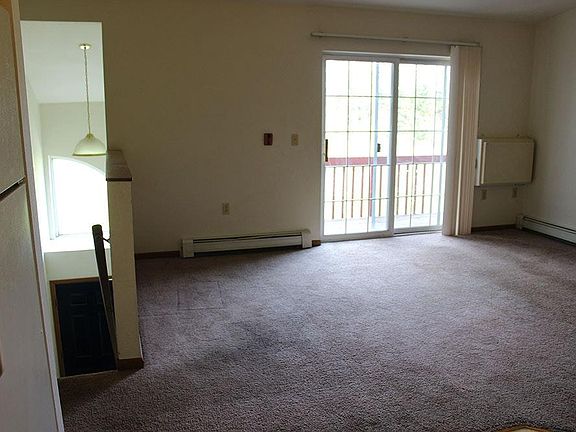 5th image of 2409 Charlotte Ct
