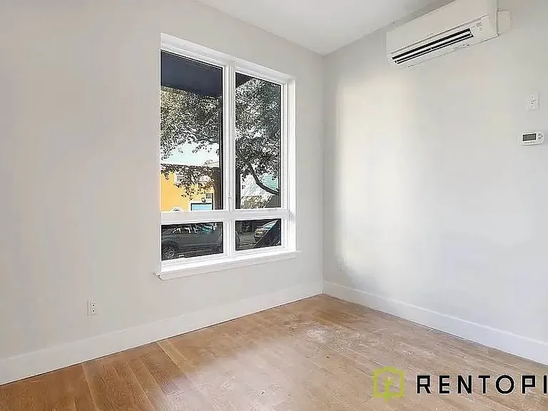 77 Berry St #1B — Photo 5