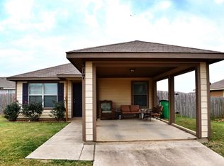 317 Candlewood Cir, Gainesville, TX 76240