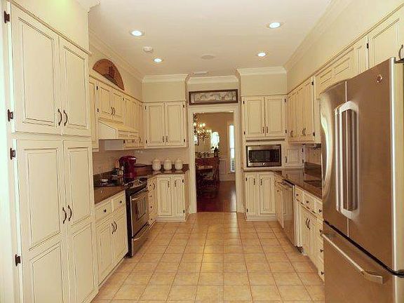 5th image of 1121 Ravenwood Cir