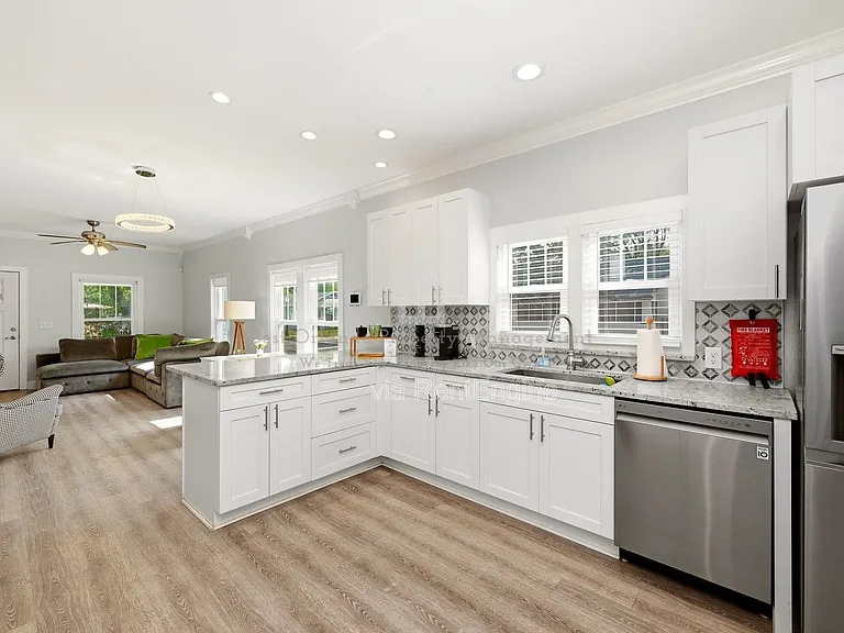 302 W Park St — Photo 16