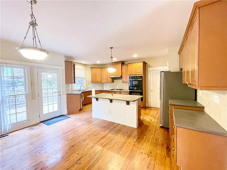 555 Vinings Springs Dr SE — Photo 20