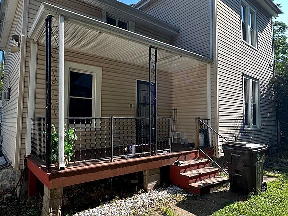 3rd image of 1807 N Linn St