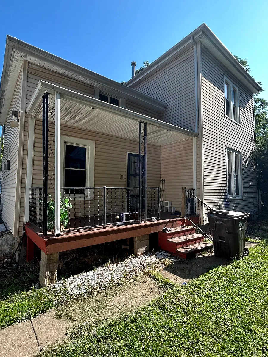 Building Photo - 1807 N Linn St