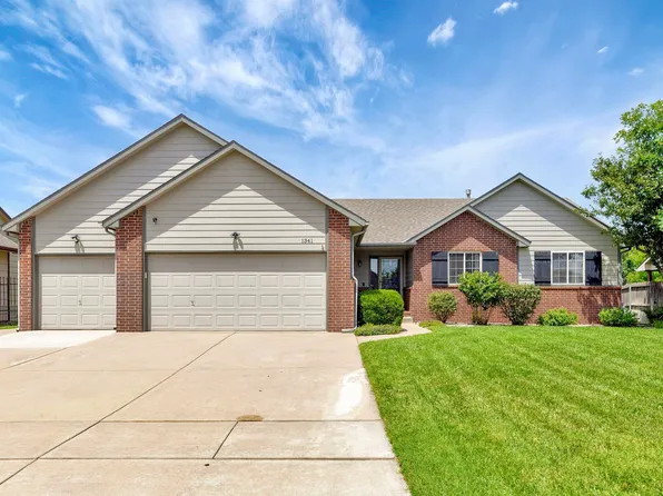 1341 N Lake Edge Cir, Goddard, KS 67052