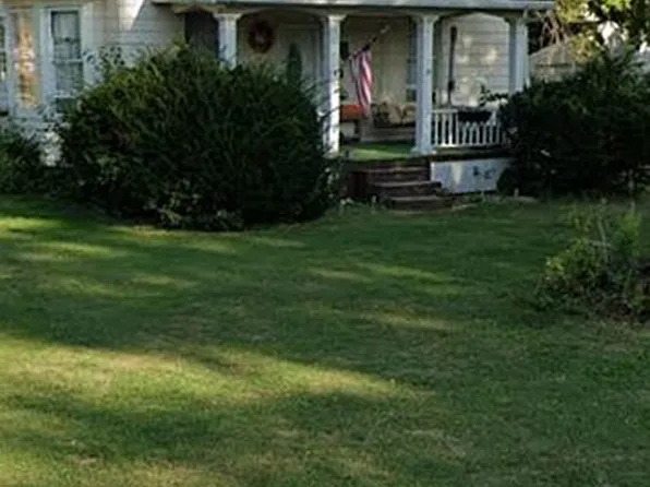 904 S Main St, Sullivan, IL 61951