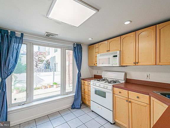 3rd image of 701 S Mole St #1