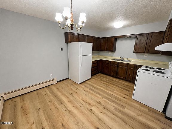 4th image of 803 3rd Ave NE
