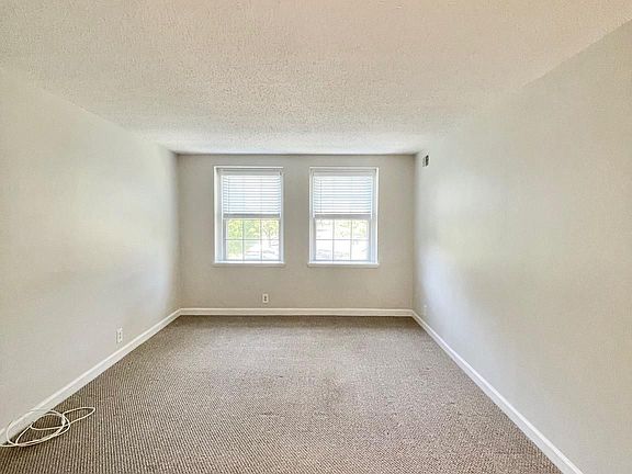 5th image of 2883 S Abingdon St APT B1