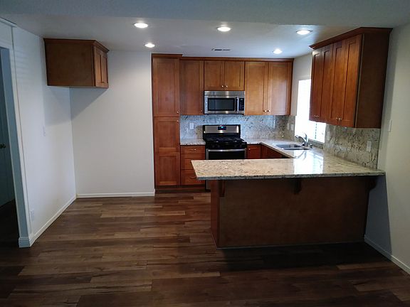 5th image of 2200 Elmcrest Ln