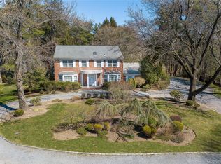 18 Quaker Ridge Dr, Glen Head, NY 11545