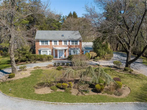 18 Quaker Ridge Drive, Brookville, NY 11545