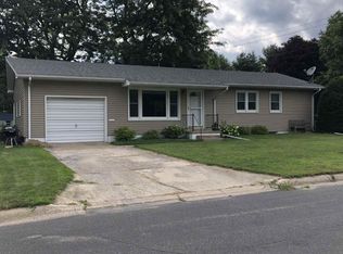 421 N Maple St, Sumner, IA 50674