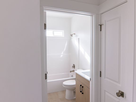 5th image of 413 W Old Mill Rd #8