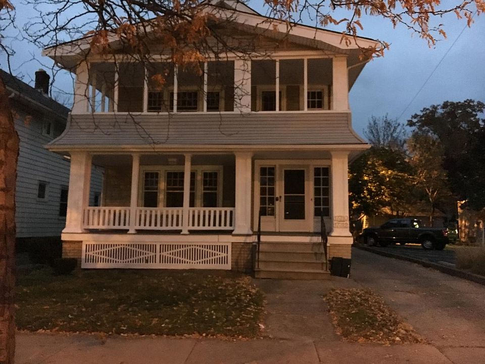 Lkwd West end renovated 2 bdrm + den