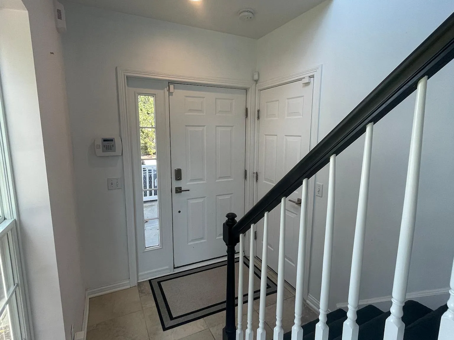 351 E Legend Ct — Photo 2