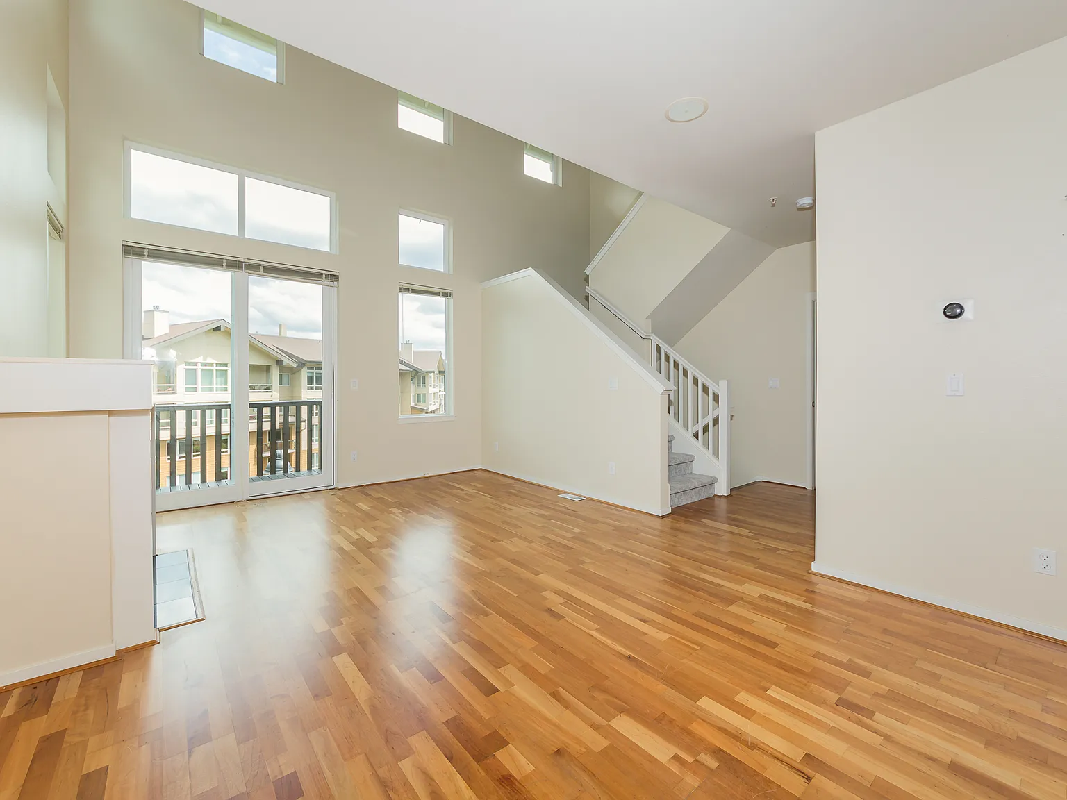 3 bed, 1885 sqft, $3,850 — Photo 3