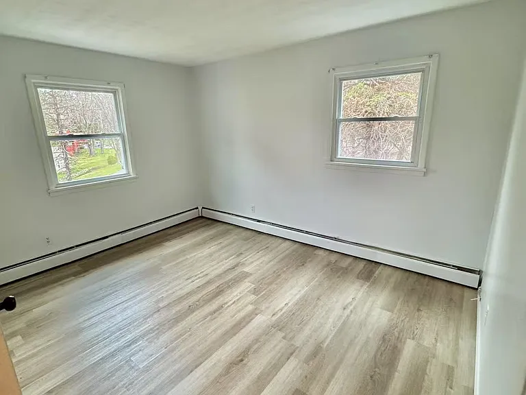 8-10 Brandywine Ln — Photo 7