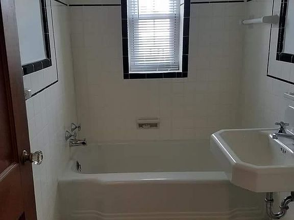 5th image of 1424 Kanawha Blvd E