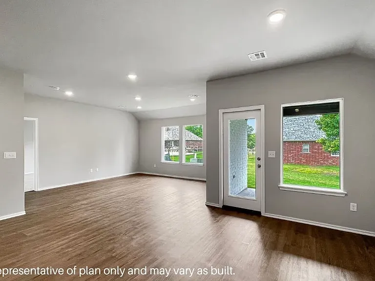 5549 Tracy Ln — Photo 8
