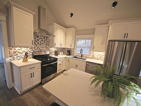 4th image of 113 E Southern Dr